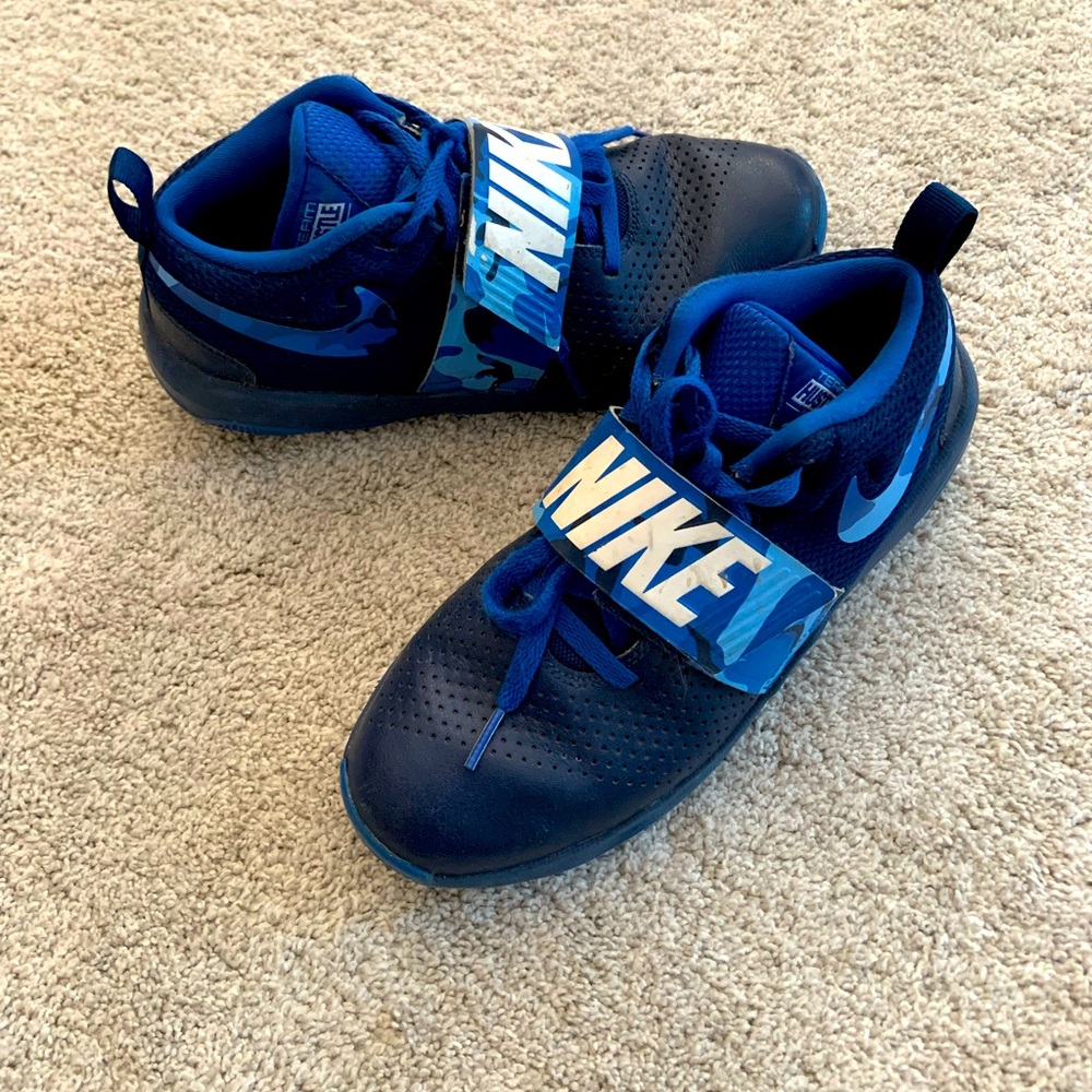 EUC boys Nike shoes